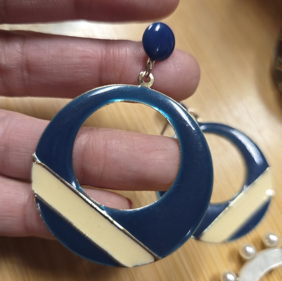 Hoop Earrings Bundle Set of 5 - Lot - Picture 3 of 5